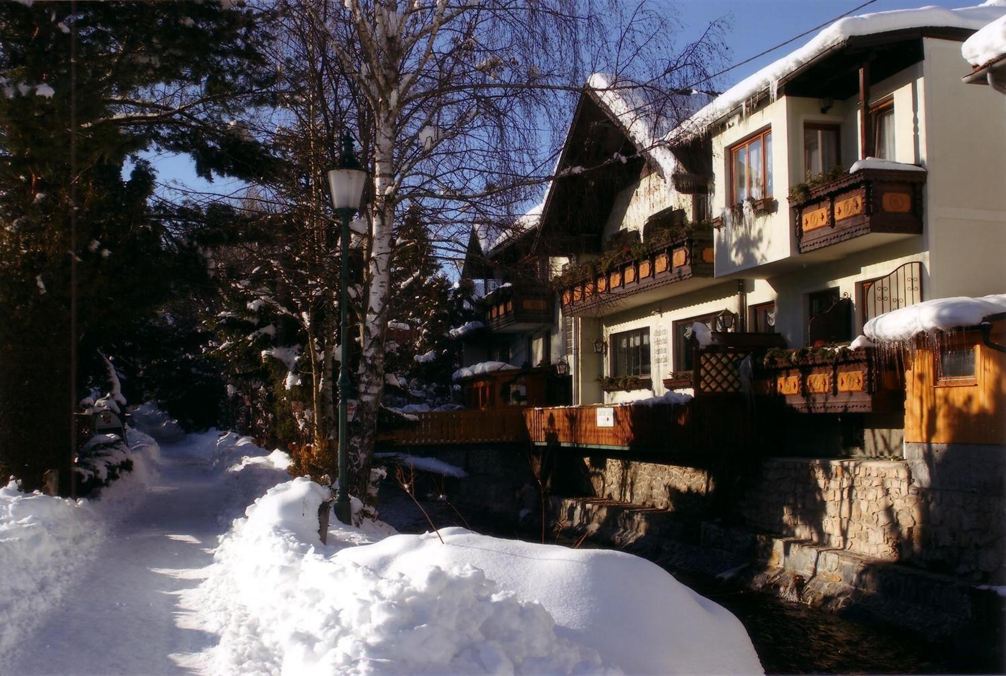 Gasthof Pension St. Wolfgang Kirchberg am Wechsel Esterno foto